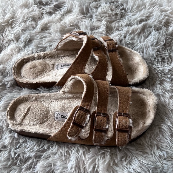 Cushionaire | Fur lined sandals - Picture 5 of 5